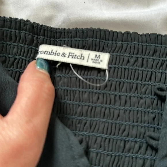 Abercrombie and Fitch black crop long sleeve top size medium - Picture 4 of 6